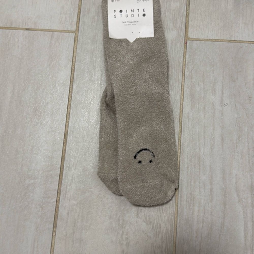 NWT fuzzy smiley pointe studio grip socks. Size small